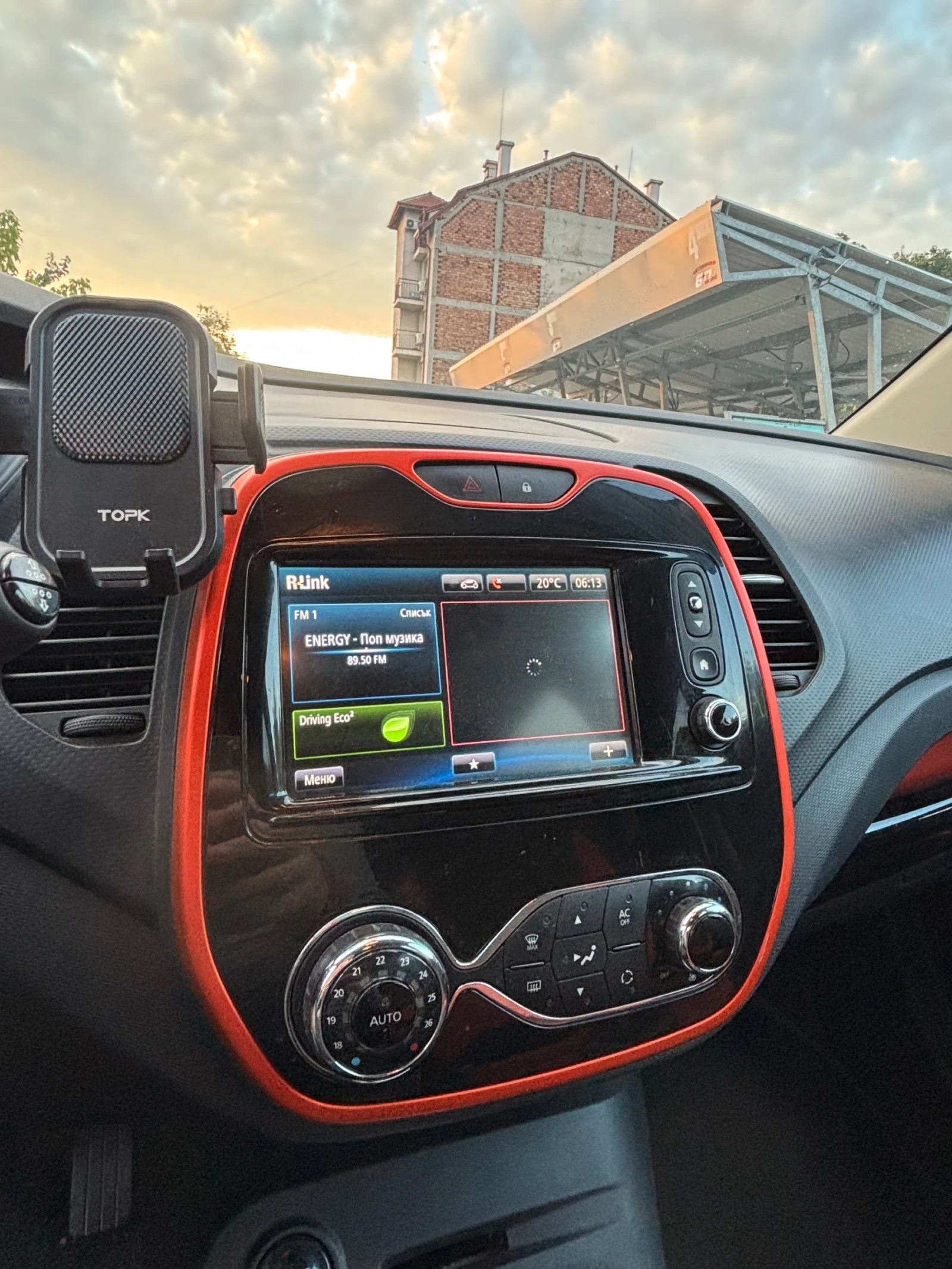 Renault Captur 1.5dci, снимка 9 - Автомобили и джипове - 55809841