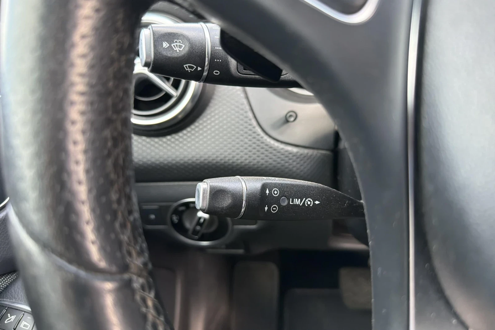 Mercedes-Benz A 200 d | 7G-DTC | AMG | LED | Camera, снимка 14 - Автомобили и джипове - 56149764
