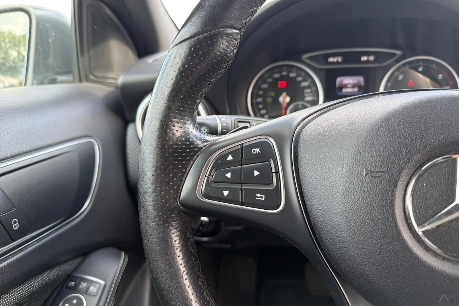 Mercedes-Benz A 200 d | 7G-DTC | AMG | LED | Camera, снимка 10 - Автомобили и джипове - 56149764