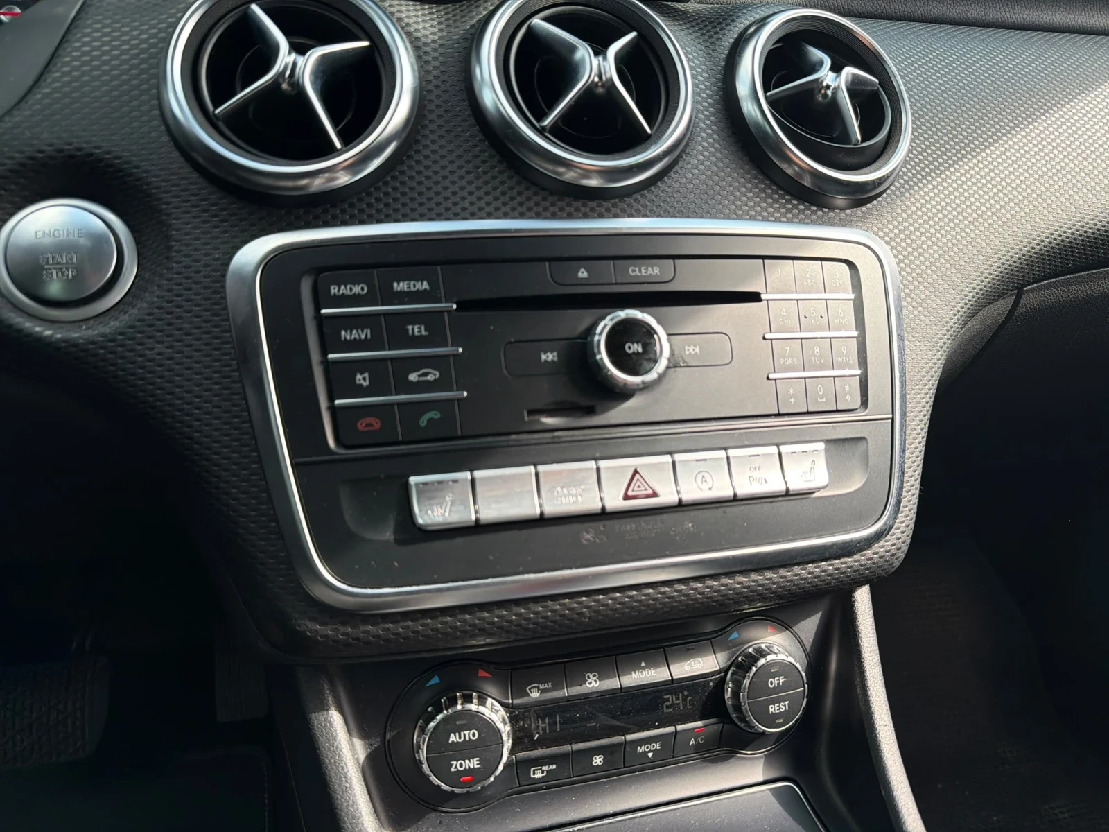 Mercedes-Benz A 200 d | 7G-DTC | AMG | LED | Camera, снимка 8 - Автомобили и джипове - 56149764