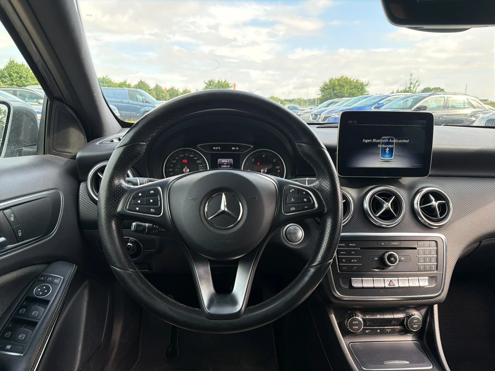 Mercedes-Benz A 200 d | 7G-DTC | AMG | LED | Camera, снимка 5 - Автомобили и джипове - 56149764