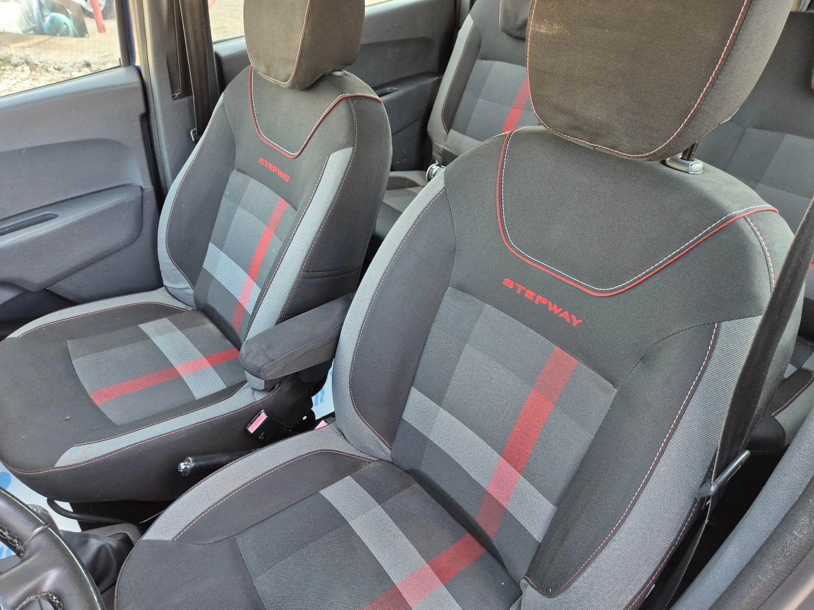 Dacia Lodgy 1.6i* ГАЗ.7m, NAVI, STEPWAY, снимка 10 - Автомобили и джипове - 56294491