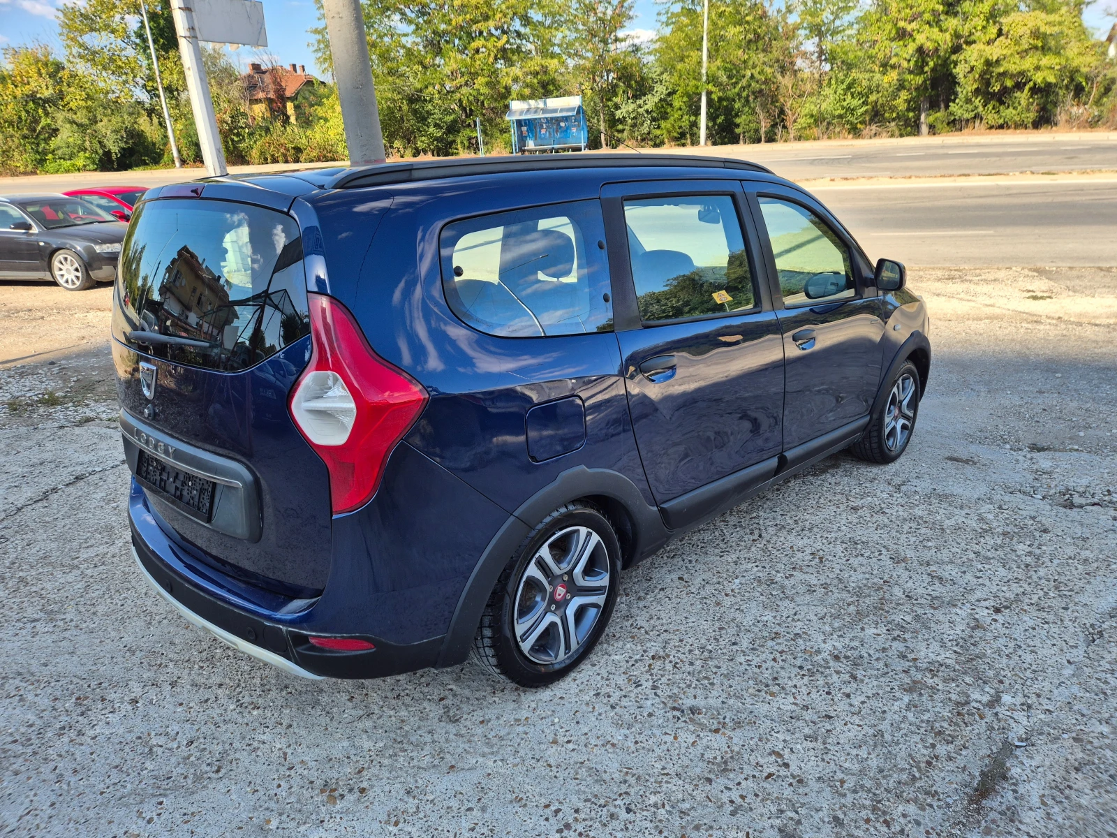 Dacia Lodgy 1.6i* ГАЗ.7m, NAVI, STEPWAY, снимка 7 - Автомобили и джипове - 56294491