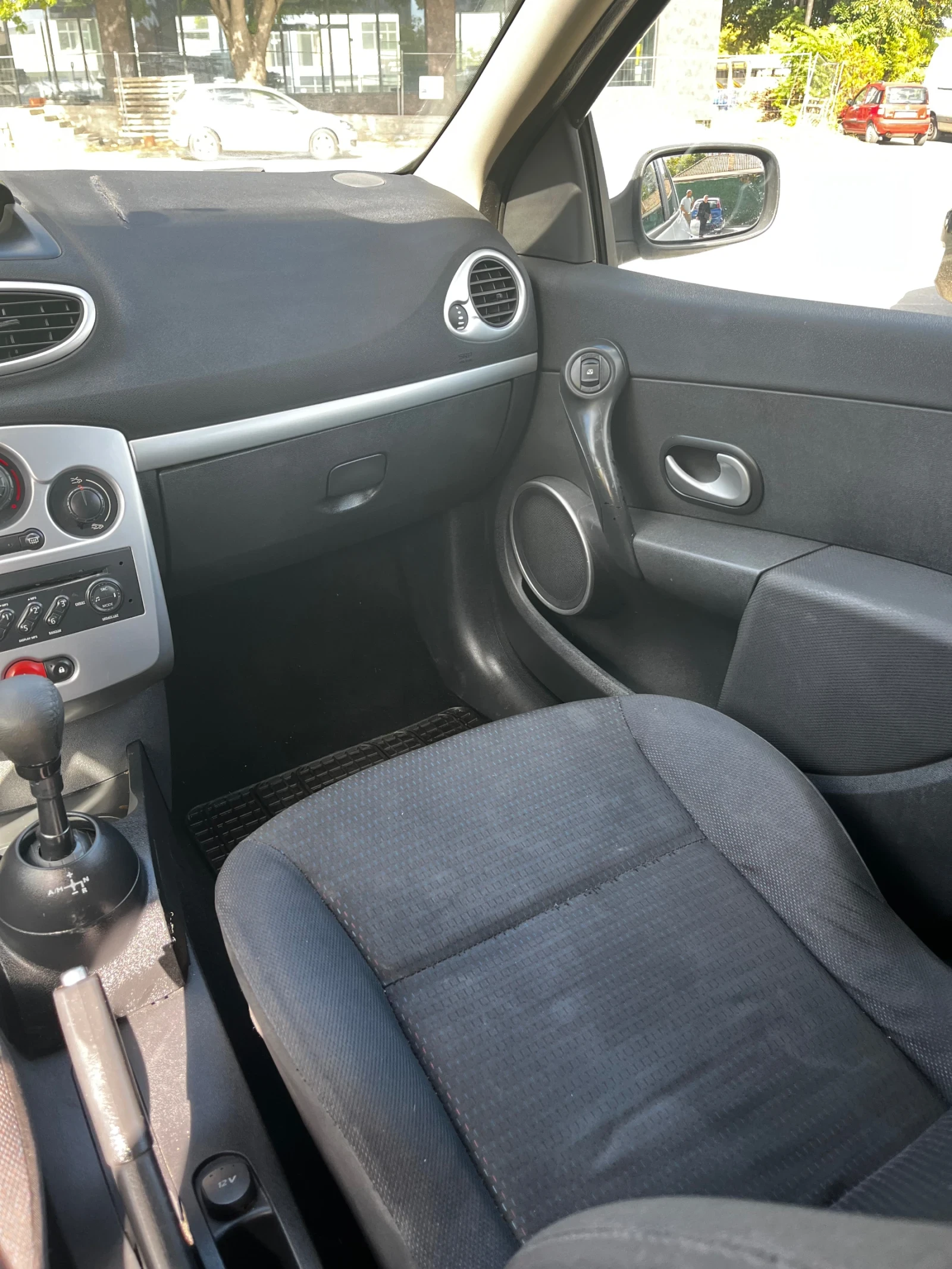 Renault Clio, снимка 7 - Автомобили и джипове - 56297880
