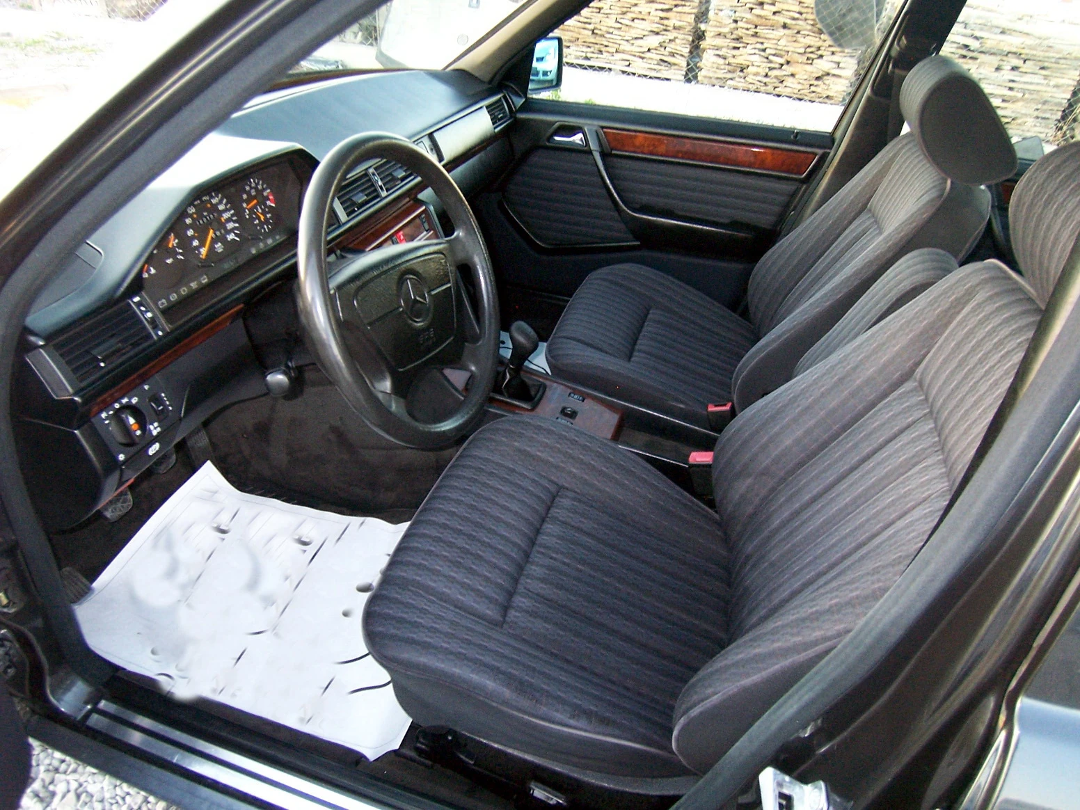 Mercedes-Benz 124 Е200-16, снимка 8 - Автомобили и джипове - 56564288