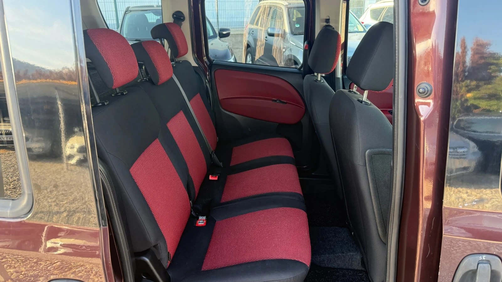 Fiat Doblo 1.6 M-jet, снимка 8 - Автомобили и джипове - 56598735