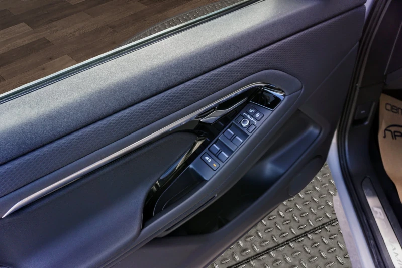 Land Rover Range Rover Evoque 2.0D MHEV R-DYNAMIC AWD HSE AUTO, снимка 6 - Автомобили и джипове - 52885038