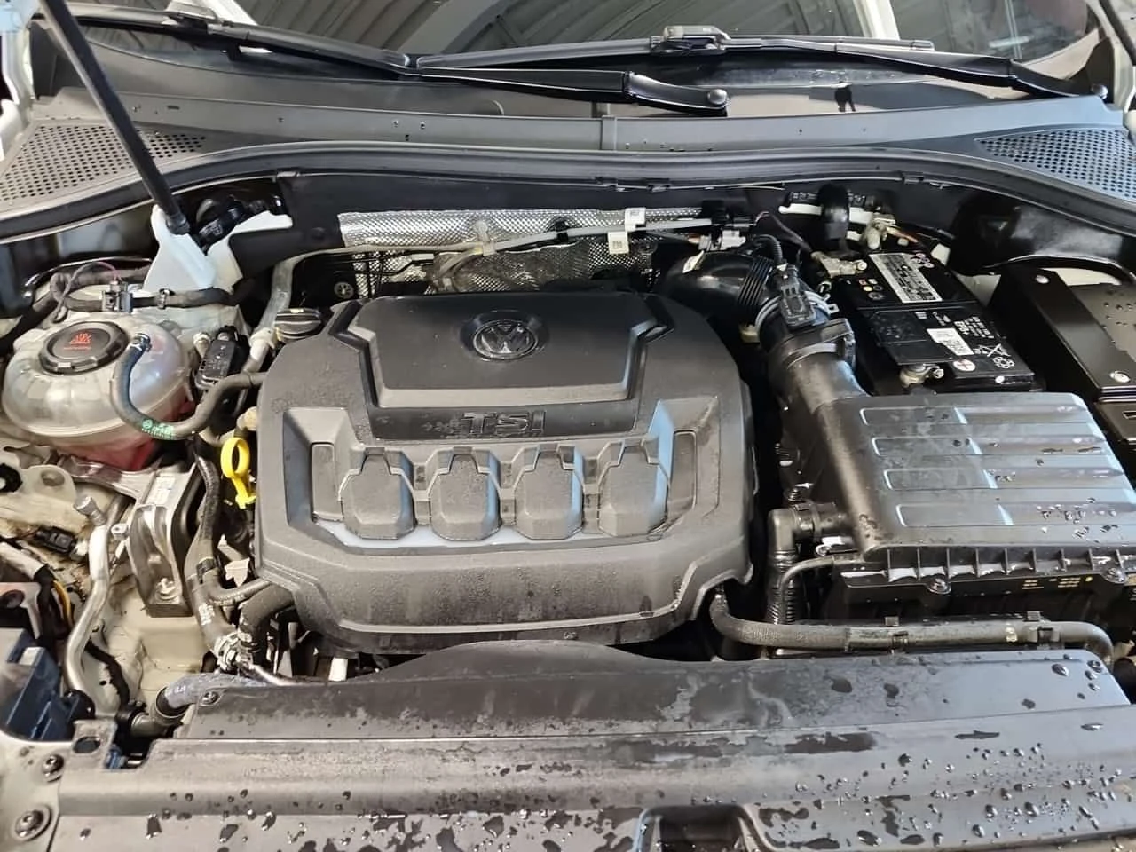 VW Tiguan  COMFORTLINE * PANORAMA* ПОДГРЕВИ* 2 КЛЮЧА* CARFAX, снимка 16 - Автомобили и джипове - 53734652