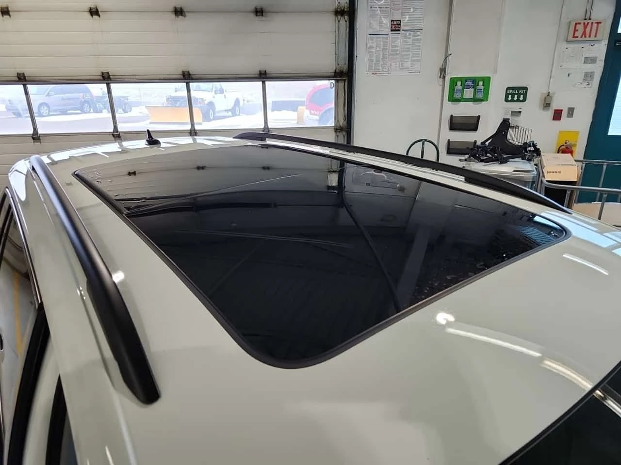 VW Tiguan  COMFORTLINE * PANORAMA* ПОДГРЕВИ* 2 КЛЮЧА* CARFAX, снимка 5 - Автомобили и джипове - 53734652