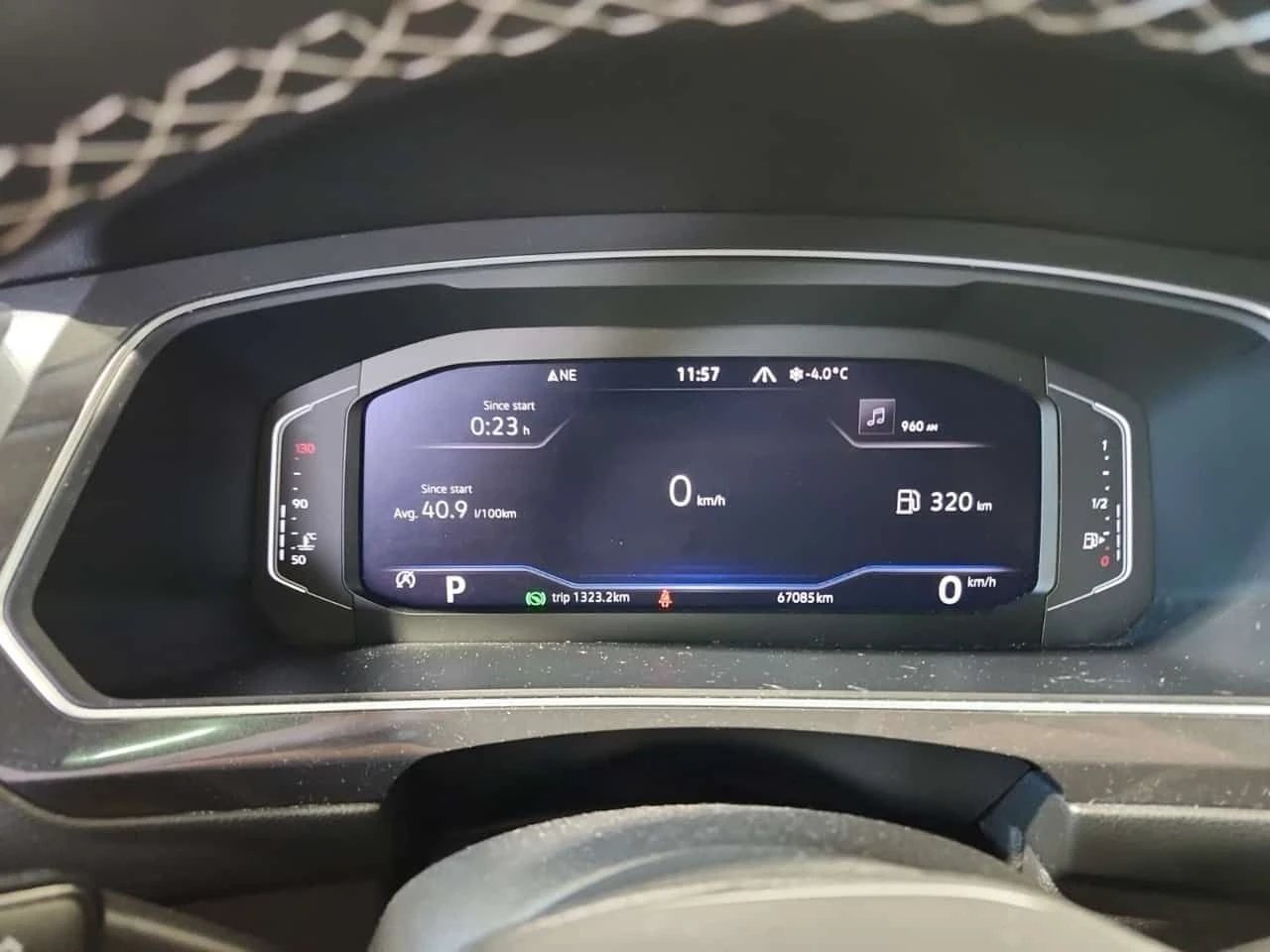 VW Tiguan  COMFORTLINE * PANORAMA* ПОДГРЕВИ* 2 КЛЮЧА* CARFAX, снимка 9 - Автомобили и джипове - 53734652