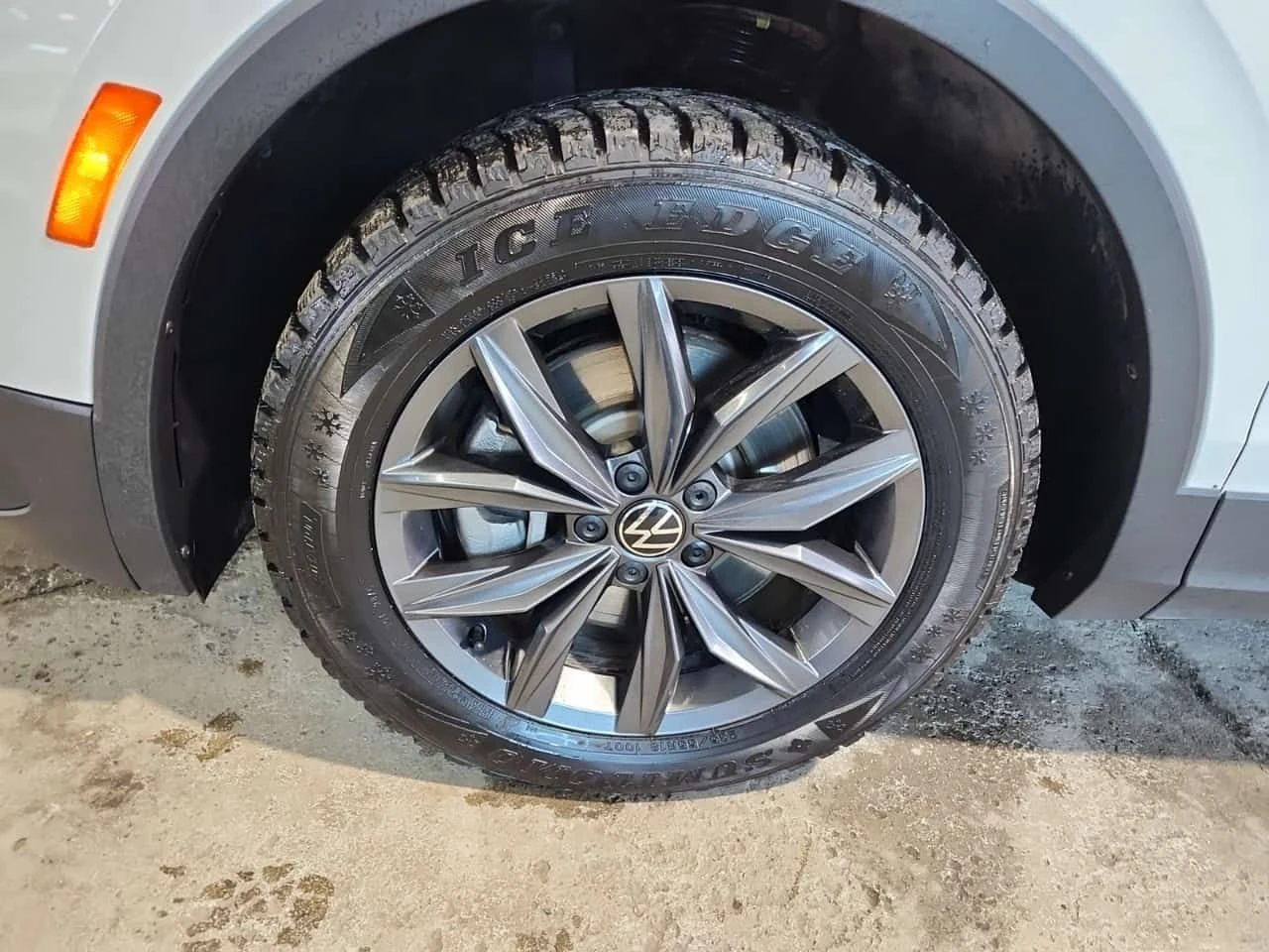 VW Tiguan  COMFORTLINE * PANORAMA* ПОДГРЕВИ* 2 КЛЮЧА* CARFAX, снимка 6 - Автомобили и джипове - 53734652