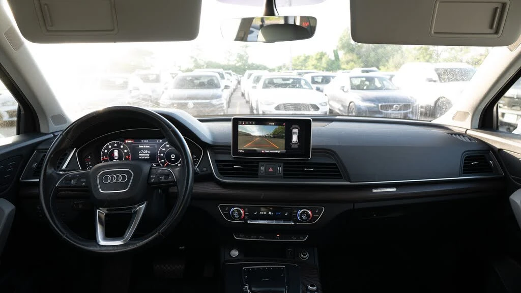 Audi Q5 2.0 TFSI quattro Technik АвтоКредит  (ЦЕНА ДО БГ), снимка 4 - Автомобили и джипове - 54197185