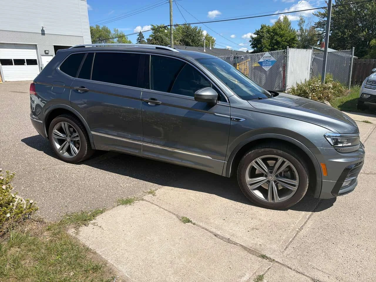 VW Tiguan * Highline * CARFAX * БЕЗ ПЪРВОНАЧАЛНА ВНОСКА, снимка 3 - Автомобили и джипове - 55624076
