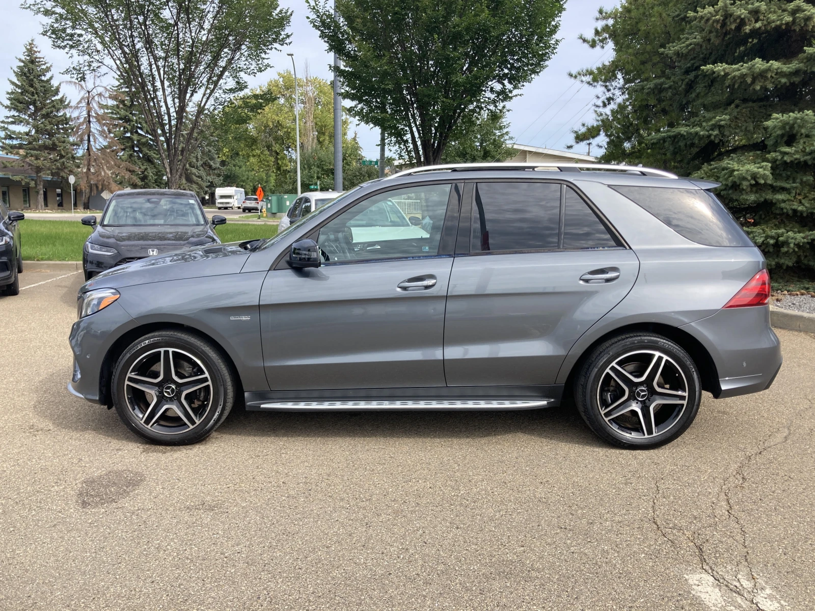 Mercedes-Benz GLE 43 AMG * CARFAX * ОПЦИЯ ЗА ФИНАНСИРАНЕ, снимка 2 - Автомобили и джипове - 56062774