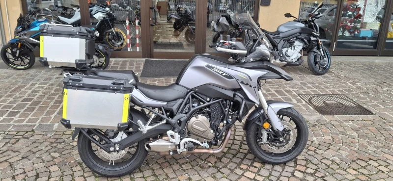 QJMotor SRT 700SX, снимка 4 - Мотоциклети и мототехника - 53138062