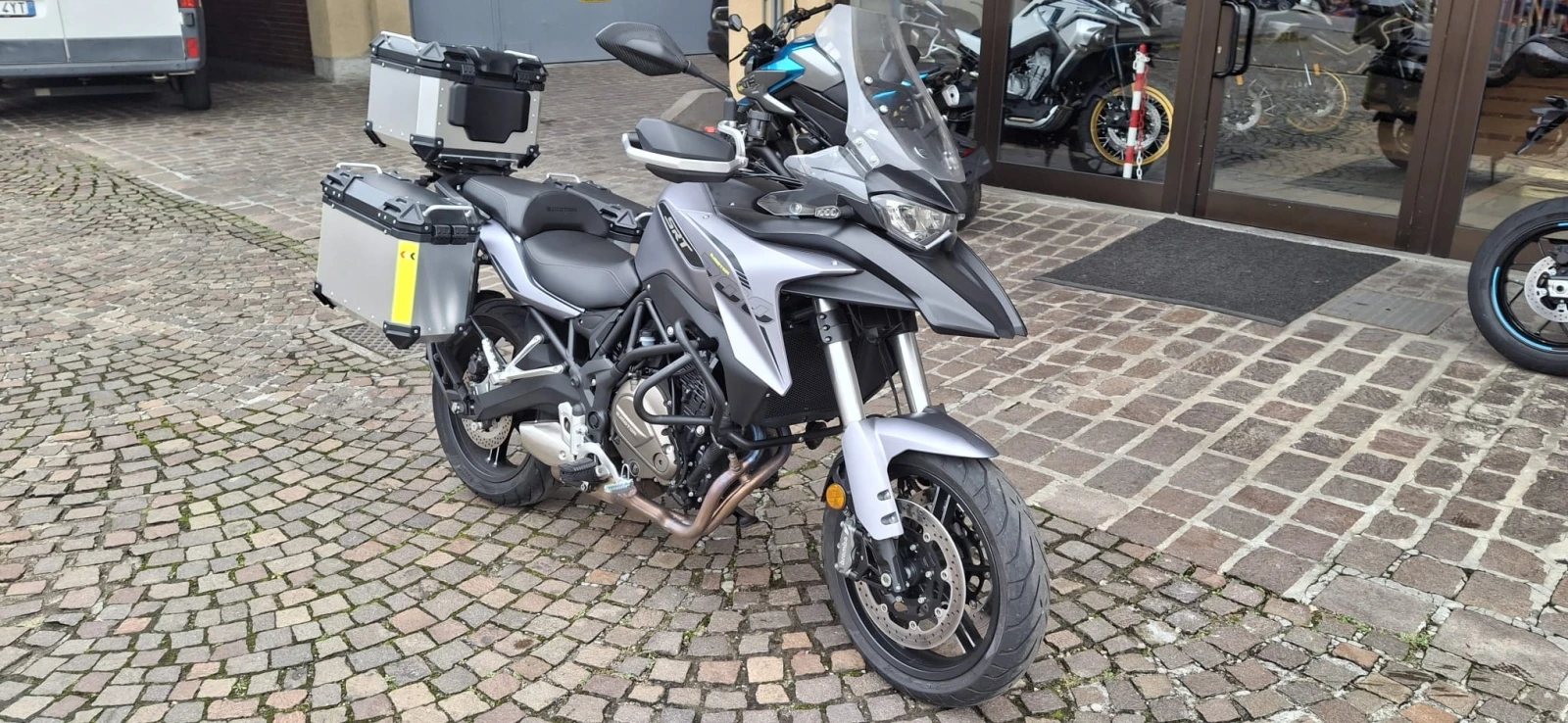 QJMotor SRT 700SX  - изображение 3