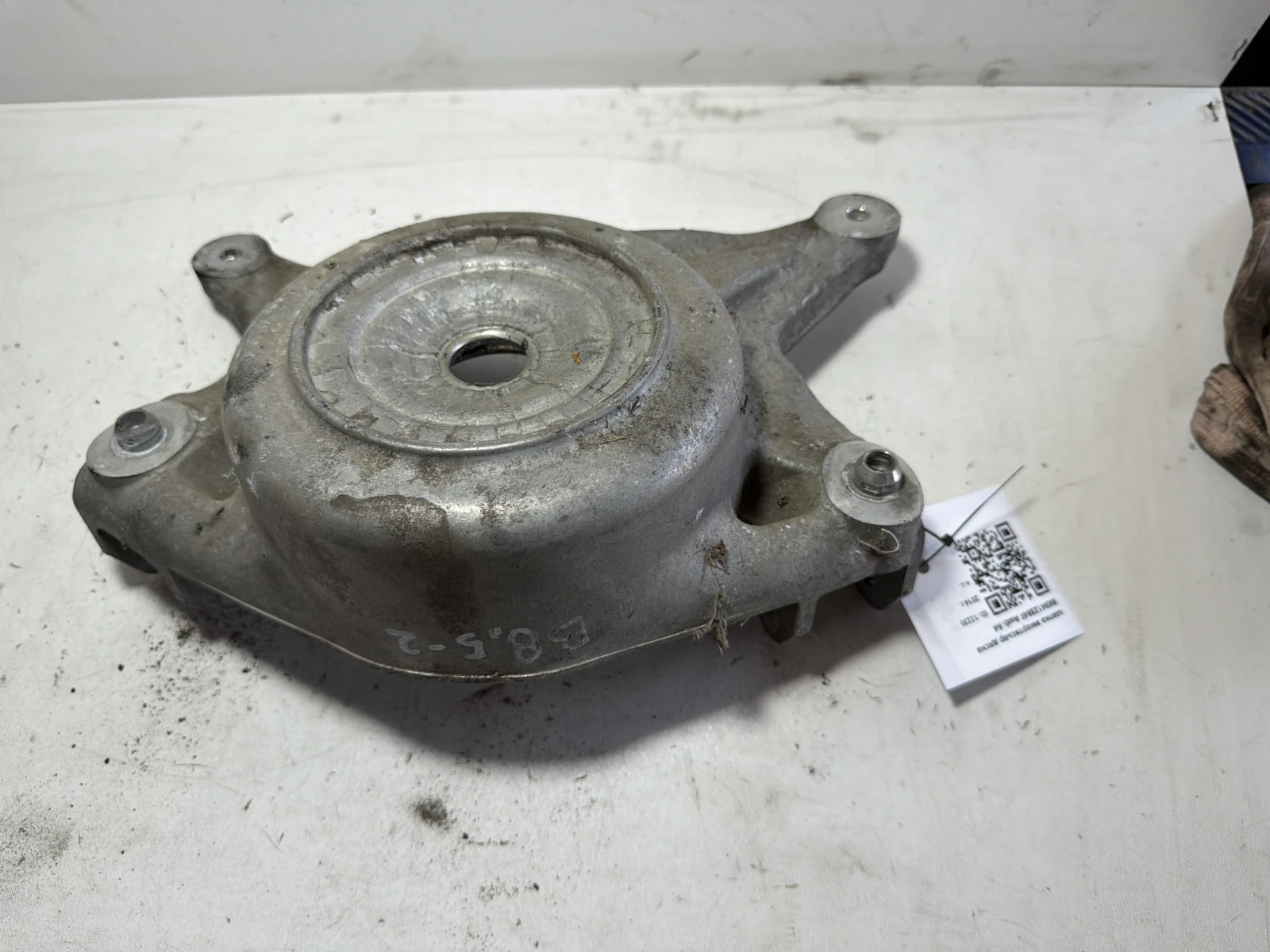 шапка амортесьор дясна 8K0412384F Audi A4