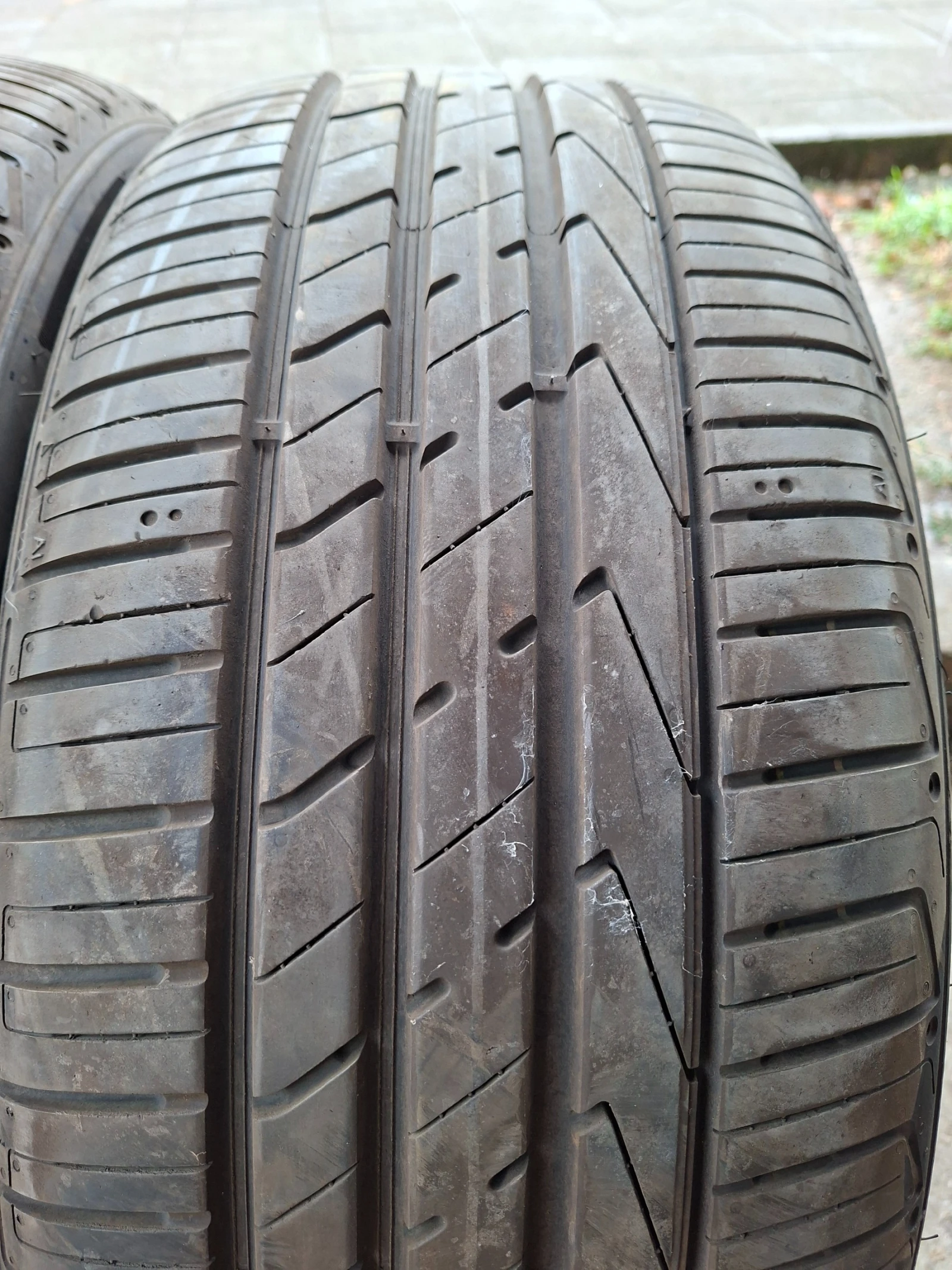 Гуми Летни 235/50R19, снимка 2 - Гуми и джанти - 55657018