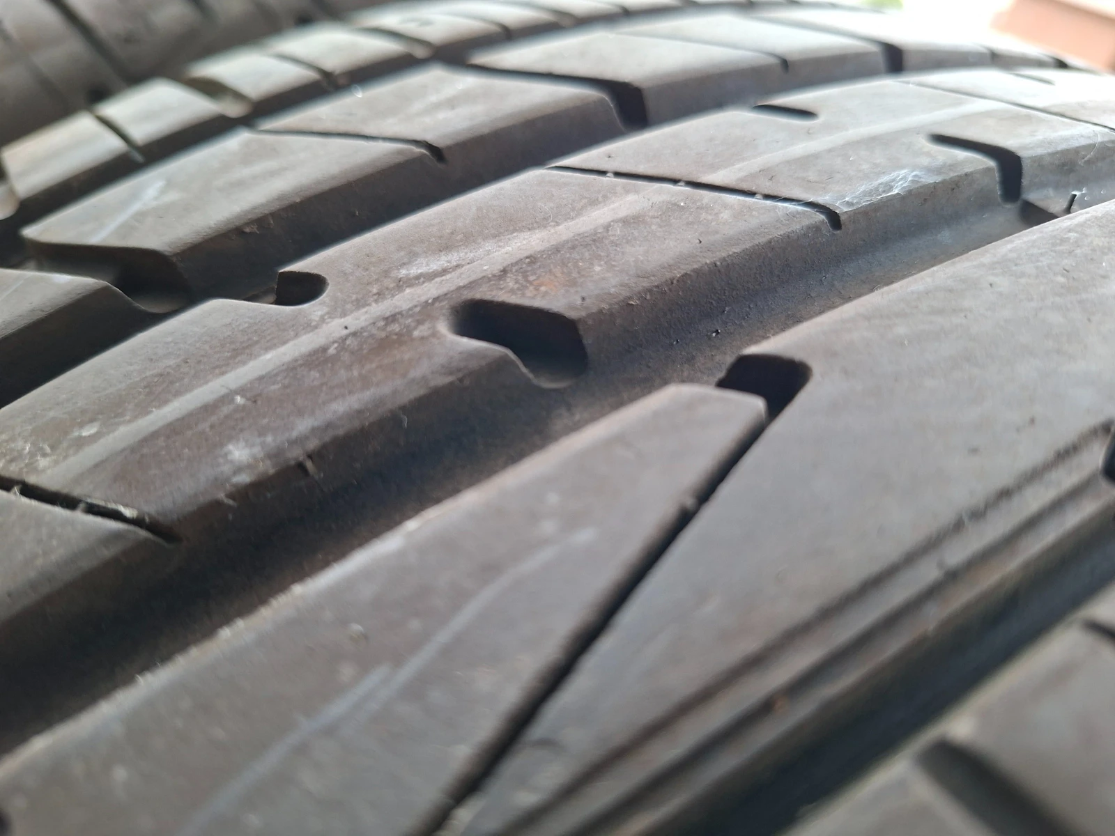 Гуми Летни 235/50R19, снимка 4 - Гуми и джанти - 55657018