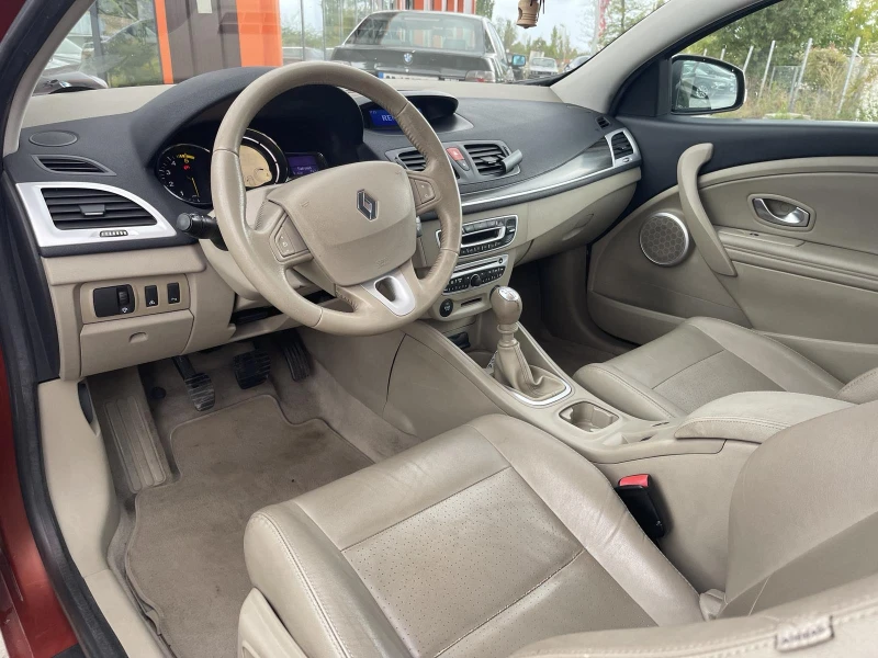 Renault Megane 1.9 DCI Coupe Privilege Кожа Подгрев Keyless, снимка 9 - Автомобили и джипове - 47469311