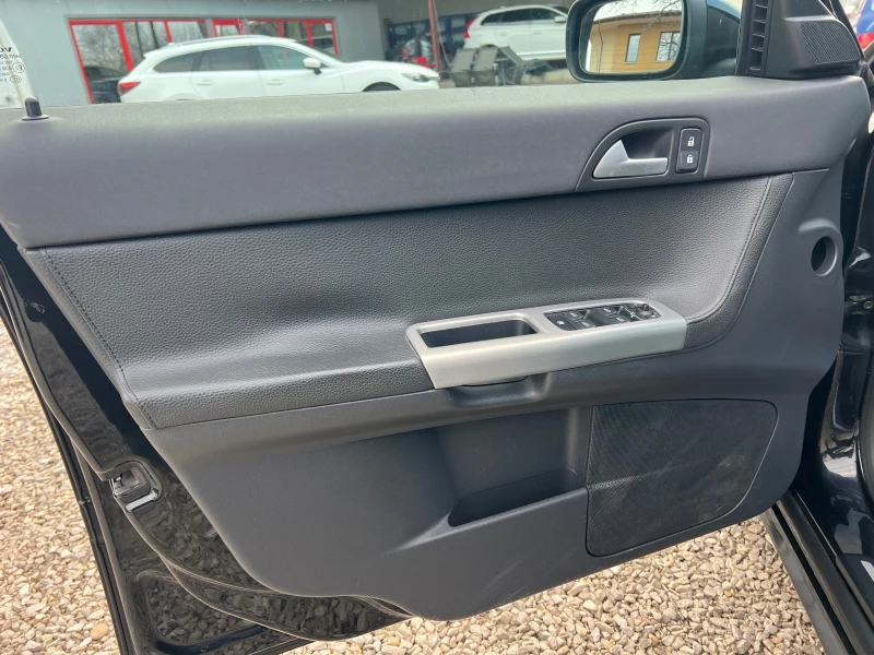 Volvo V50 T5 2.5T* 220кс* ШВЕЙЦАРИЯ* КОЖА* КСЕНОН* , снимка 15 - Автомобили и джипове - 53190630