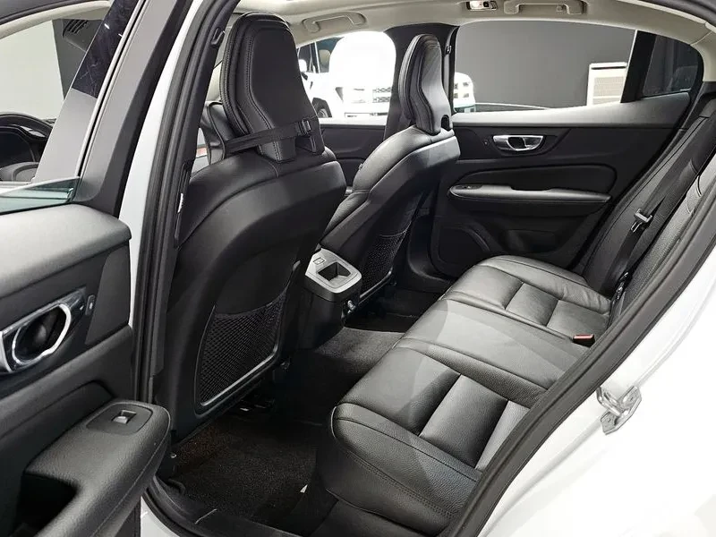 Volvo S60 T5 MOMENTUM, снимка 10 - Автомобили и джипове - 55294311
