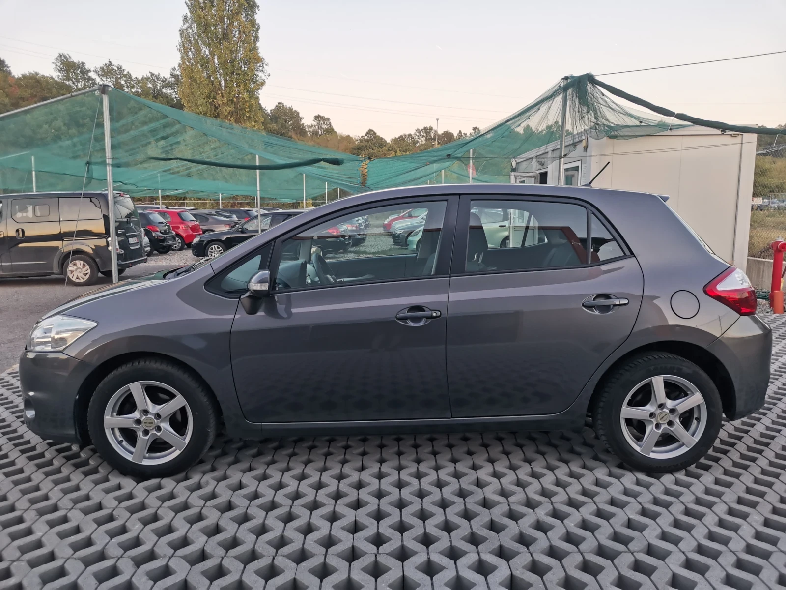 Toyota Auris 1.3i FaceLift EURO-5 - изображение 2
