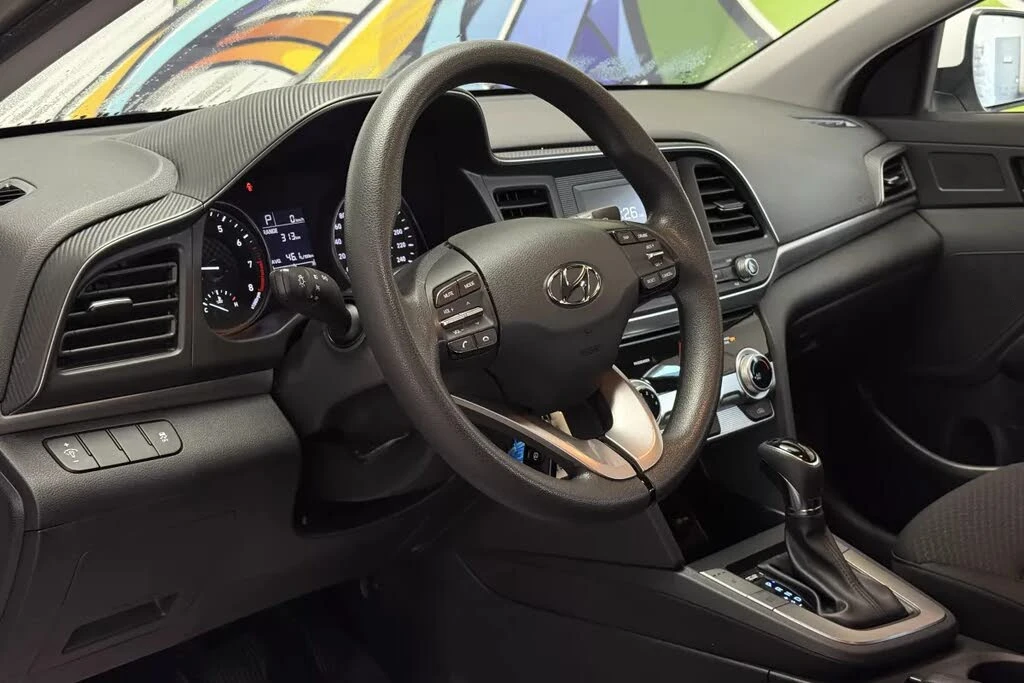 Hyundai Elantra * АВТО КРЕДИТ* ЦЕНА ДО БГ * Сервизна история *  - изображение 6