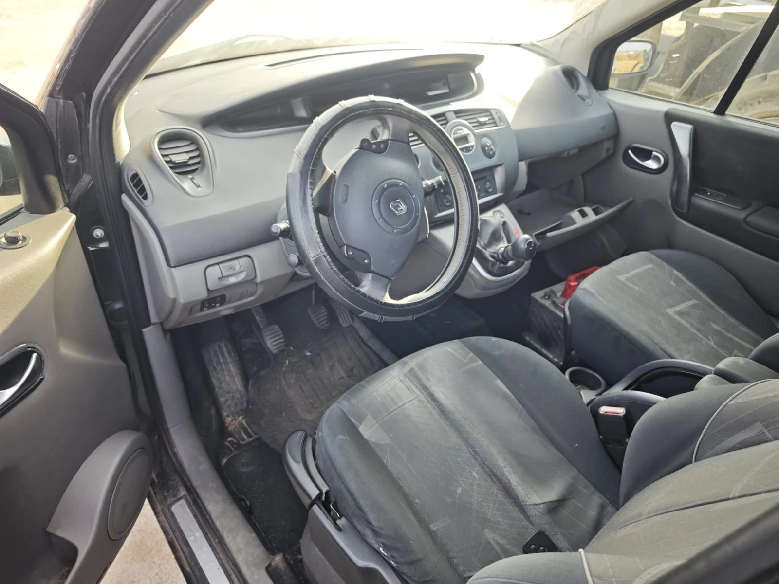 Renault Scenic 1.9 dCi, снимка 5 - Автомобили и джипове - 53821387