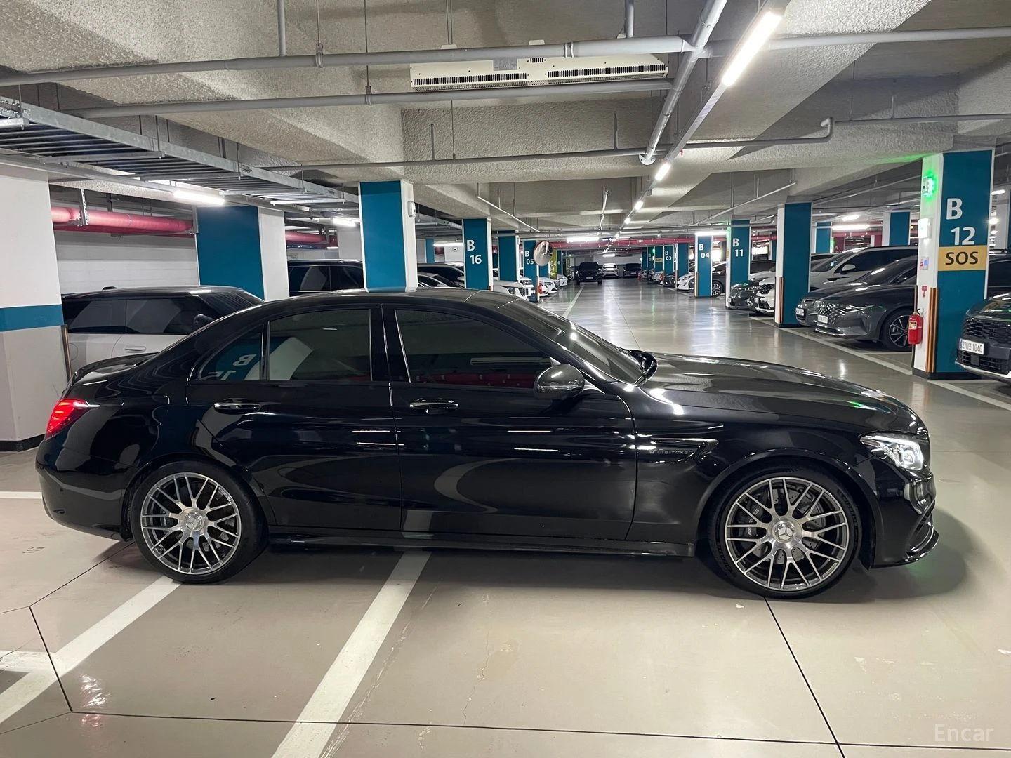 Mercedes-Benz C 63 AMG КОЖА* ПОДГРЕВ* ПАНОРАМА* НАВИ* КАМЕРИ, снимка 3 - Автомобили и джипове - 55425571