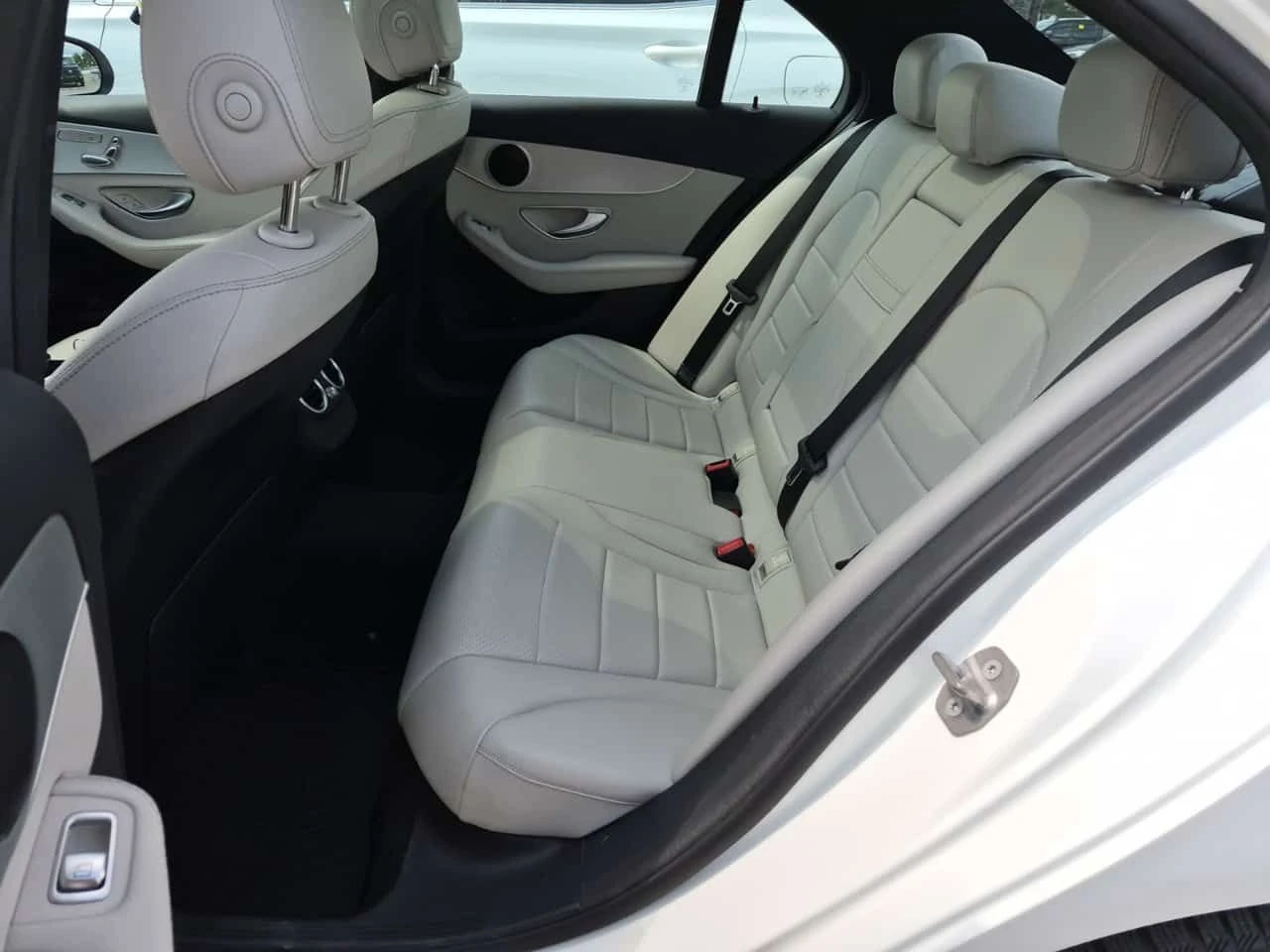 Mercedes-Benz C 300 * CARFAX * ЦЕНА ДО БГ, снимка 11 - Автомобили и джипове - 55616060