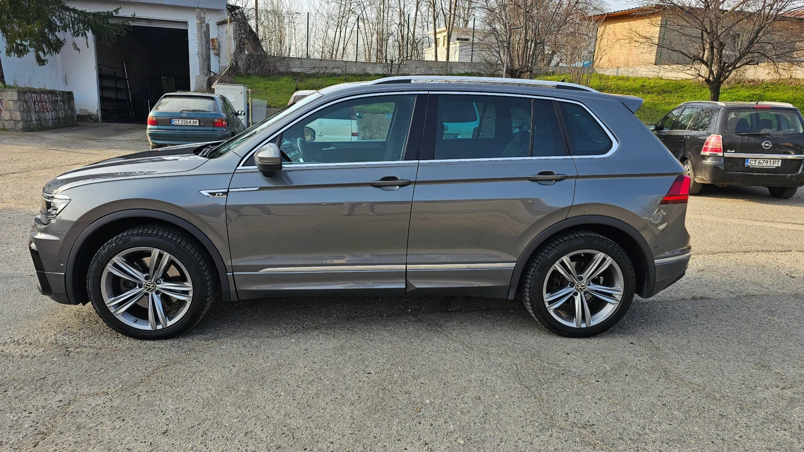 VW Tiguan Volkswagen Tiguan R-Line 4х4, снимка 4 - Автомобили и джипове - 53892367