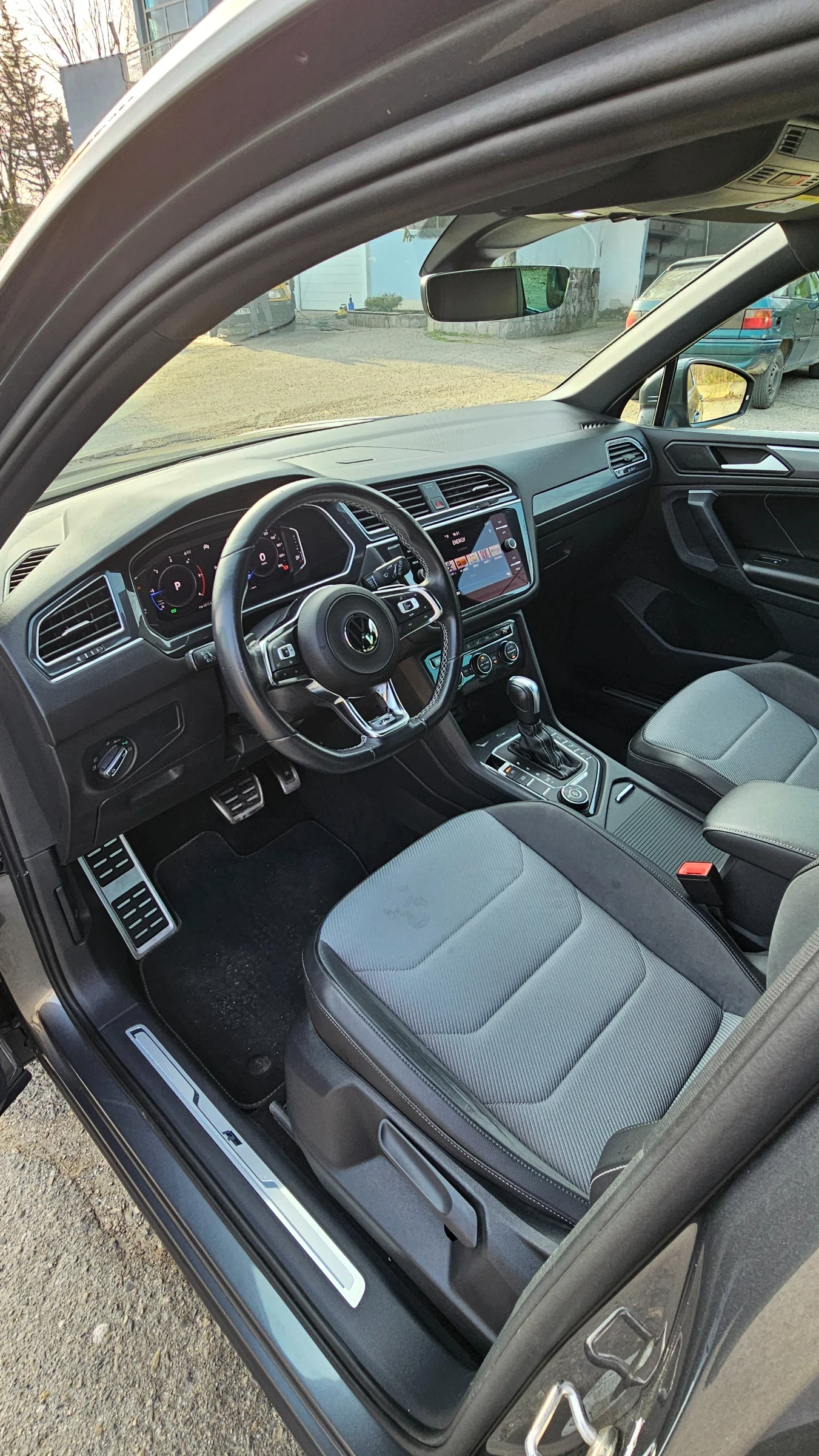 VW Tiguan Volkswagen Tiguan R-Line 4х4, снимка 9 - Автомобили и джипове - 53892367