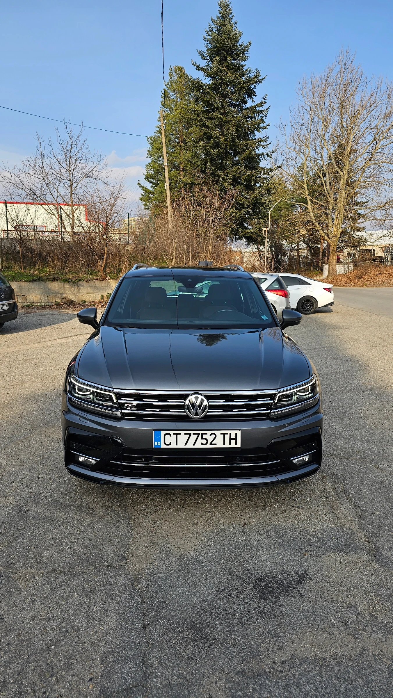 VW Tiguan Volkswagen Tiguan R-Line 4х4, снимка 2 - Автомобили и джипове - 53892367