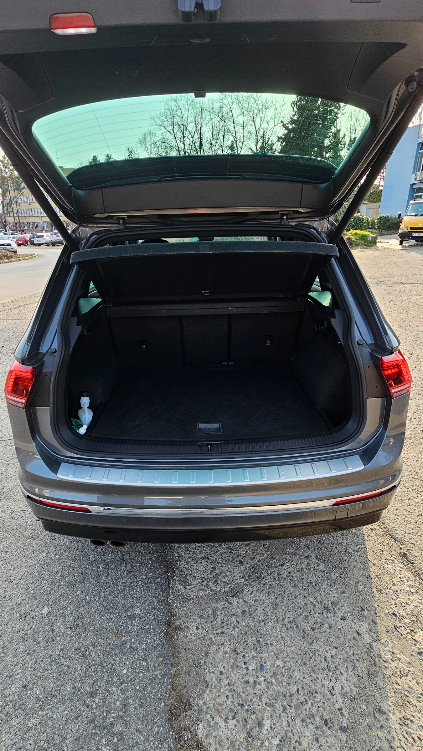 VW Tiguan Volkswagen Tiguan R-Line 4х4, снимка 17 - Автомобили и джипове - 53892367