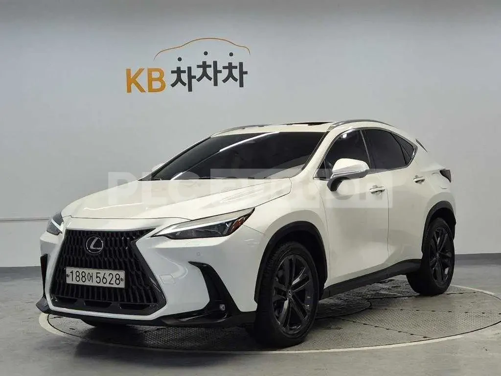 Lexus NX 350h AWD| DISTRONICю КАМЕРА| ОБДУХВАНЕ| DIGITAL, снимка 4 - Автомобили и джипове - 54708474