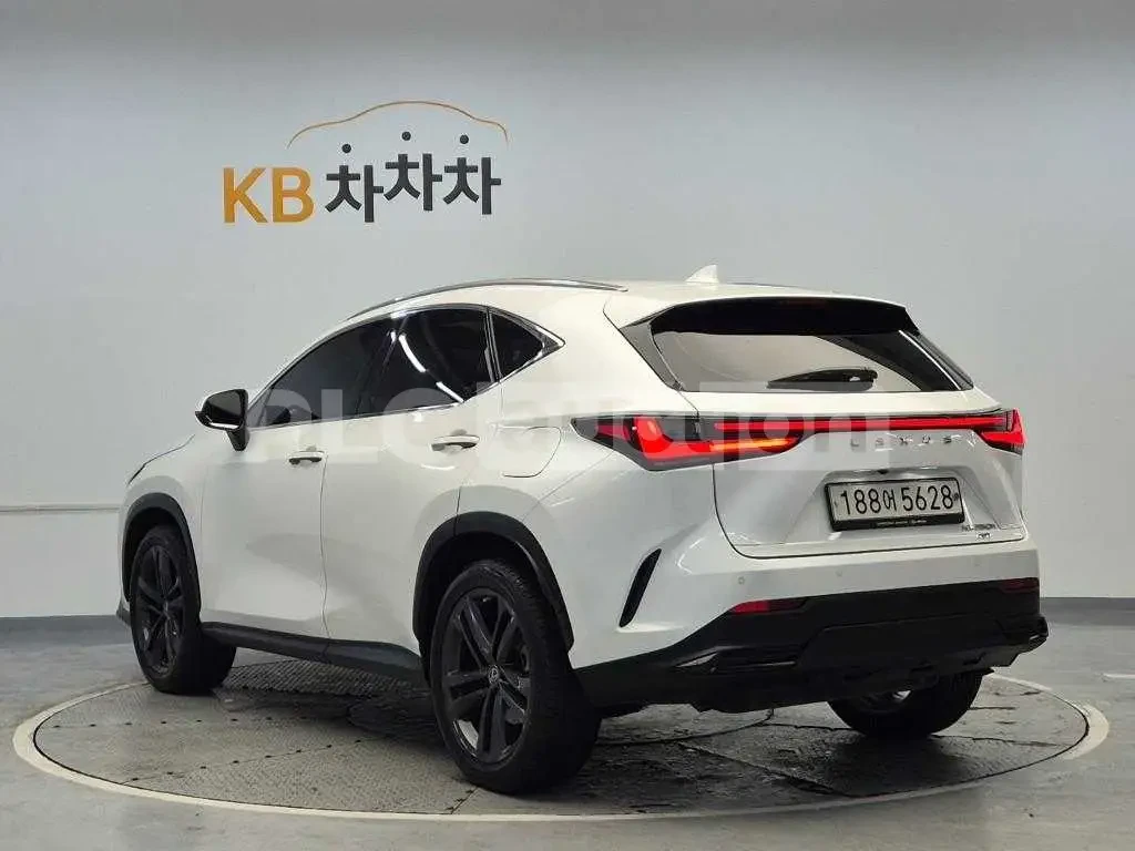 Lexus NX 350h AWD| DISTRONICю КАМЕРА| ОБДУХВАНЕ| DIGITAL, снимка 3 - Автомобили и джипове - 54708474