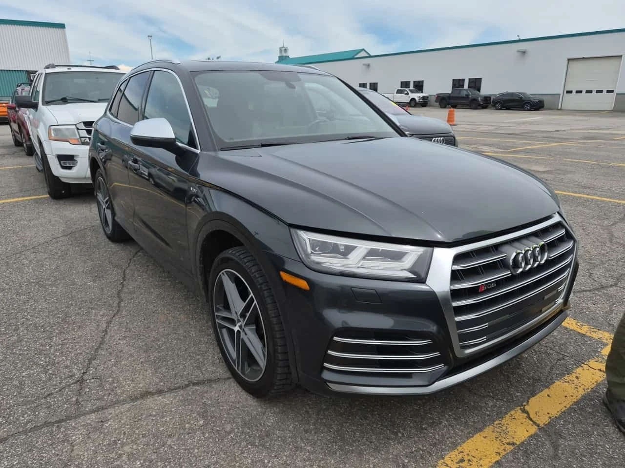 Audi SQ5 * PROGRESSIV * CARFAX * БЕЗ ПЪРВОНАЧАЛНА ВНОСКА, снимка 2 - Автомобили и джипове - 55076278