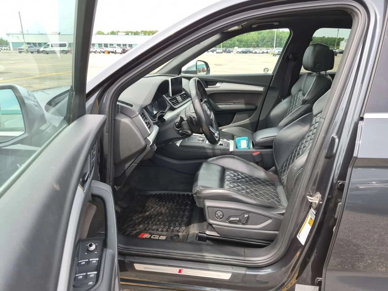 Audi SQ5 * PROGRESSIV * CARFAX * БЕЗ ПЪРВОНАЧАЛНА ВНОСКА, снимка 5 - Автомобили и джипове - 55076278