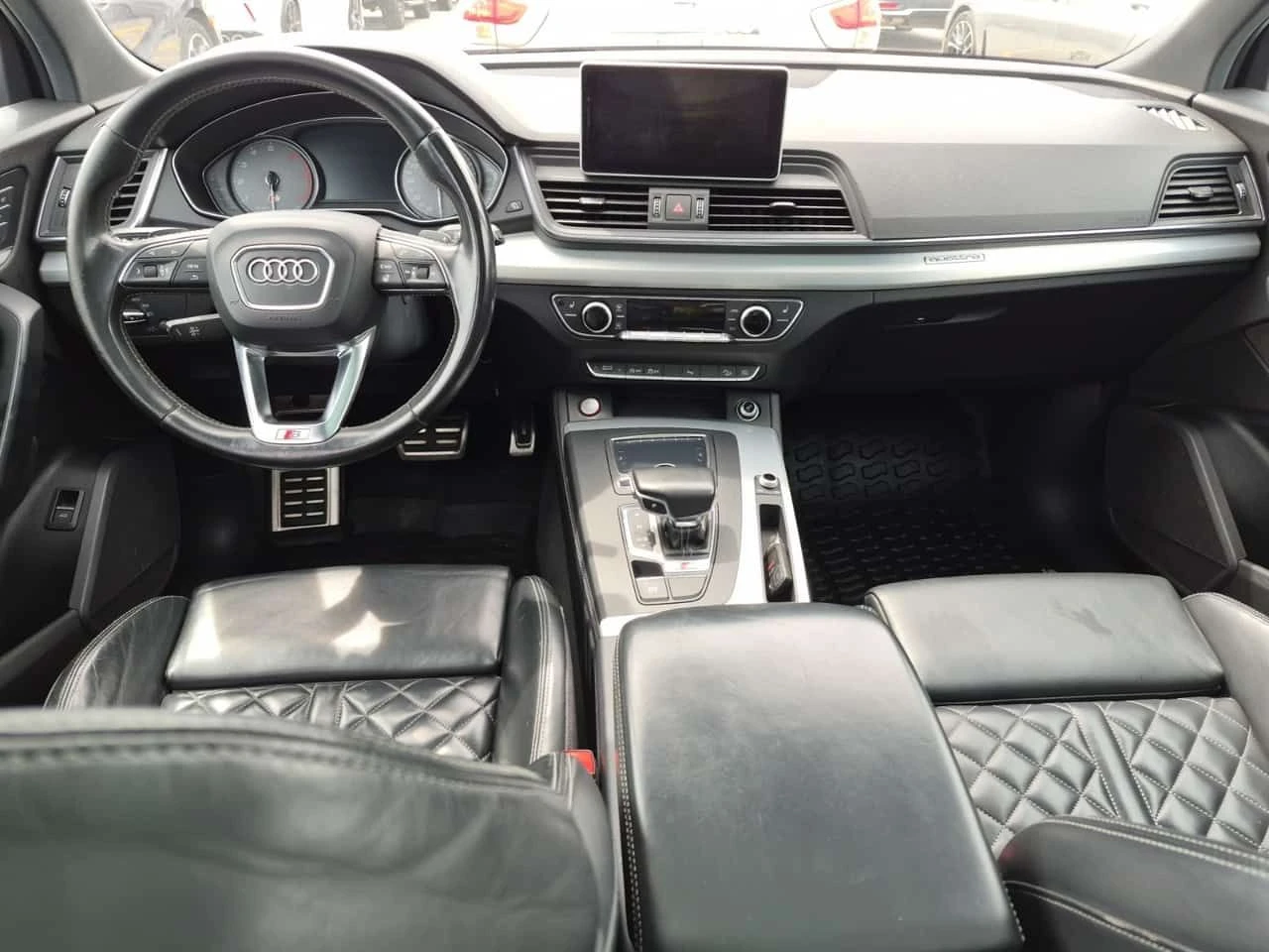 Audi SQ5 * PROGRESSIV * CARFAX * БЕЗ ПЪРВОНАЧАЛНА ВНОСКА, снимка 10 - Автомобили и джипове - 55076278