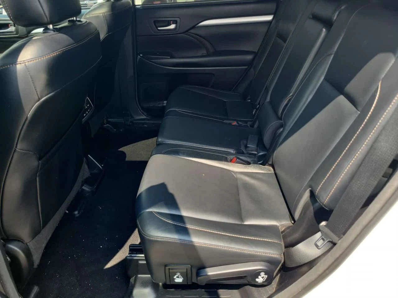 Toyota Highlander * XLE *  ГЛАВНО ПРЕДСТАВИТЕЛСТВО НА TOYOTA, снимка 14 - Автомобили и джипове - 55452298