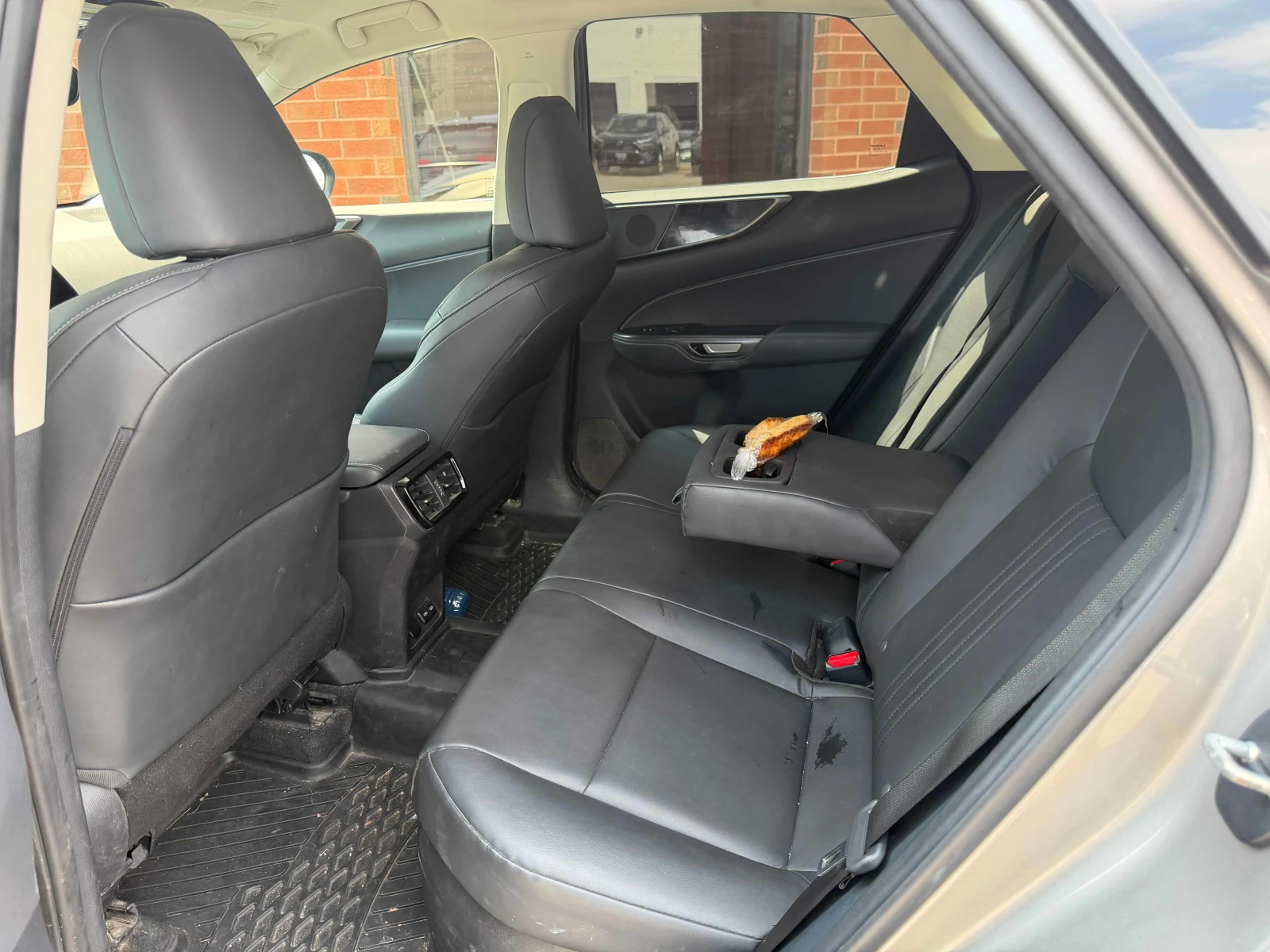 Lexus NX 350h * CARFAX *  ОПЦИЯ ЗА ФИНАНСИРАНЕ, снимка 10 - Автомобили и джипове - 55850161