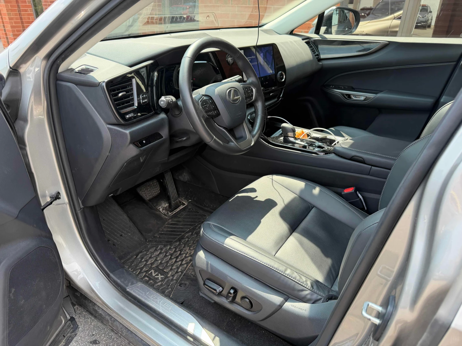 Lexus NX 350h * CARFAX *  ОПЦИЯ ЗА ФИНАНСИРАНЕ, снимка 5 - Автомобили и джипове - 55850161
