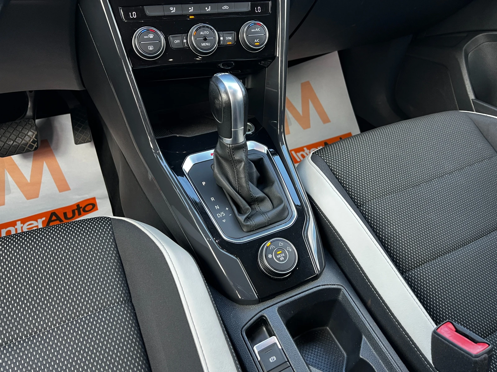 VW T-Roc 2.0TDI 4MOTION/AUT/CAR PLAY/LED/КАМЕРА, снимка 11 - Автомобили и джипове - 56226760