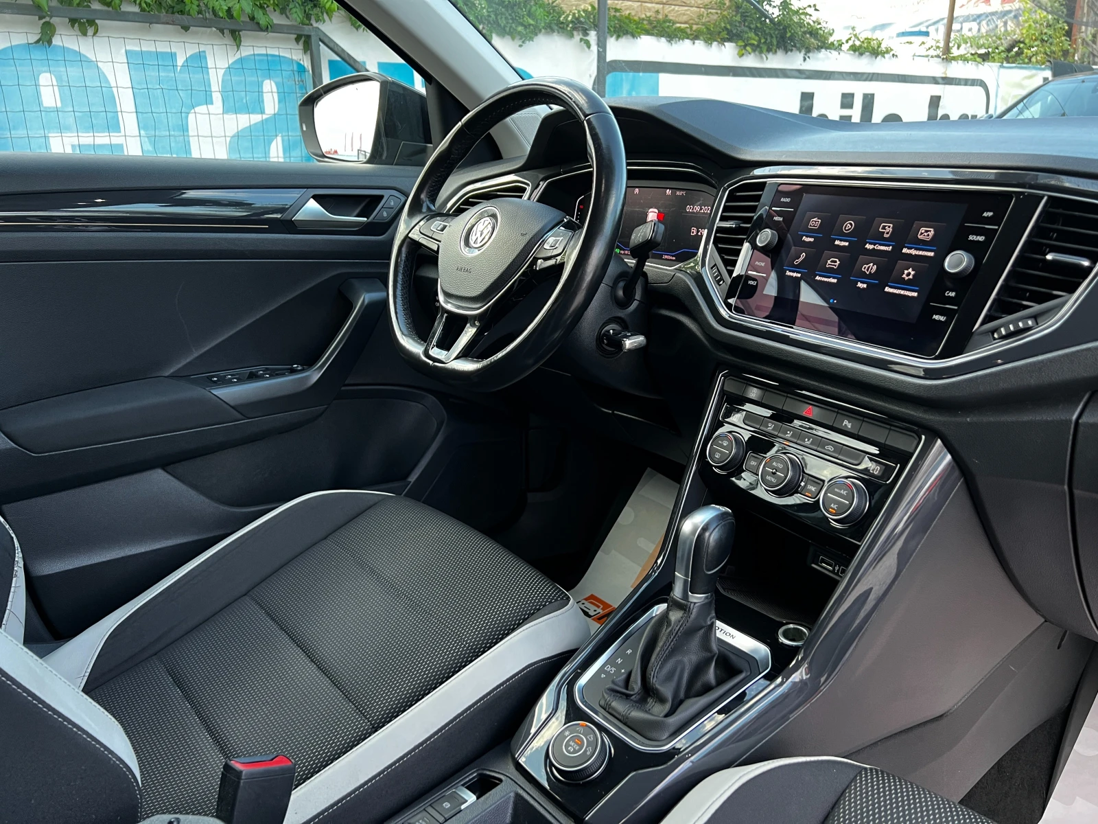 VW T-Roc 2.0TDI 4MOTION/AUT/CAR PLAY/LED/КАМЕРА, снимка 15 - Автомобили и джипове - 56226760