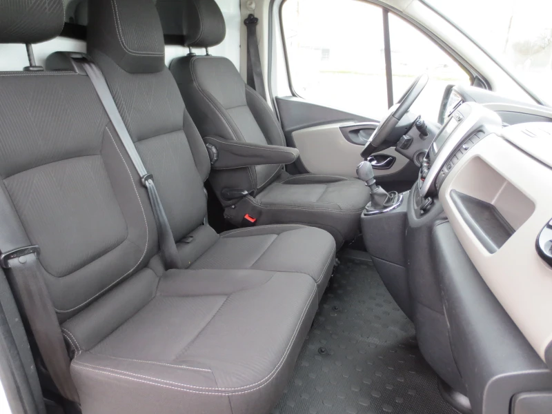 Renault Trafic 1.6 DCI, снимка 12 - Бусове и автобуси - 53292866