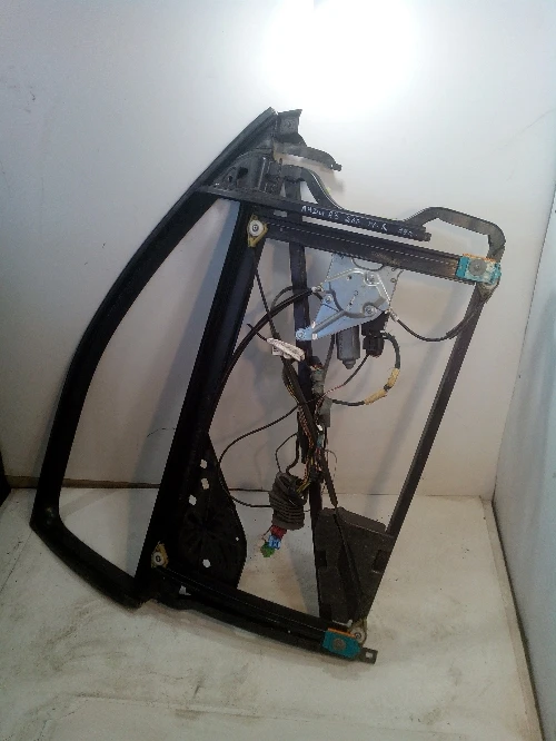 Предна дясна ел машинка стъкло за Ауди А3,стъклоповдигач