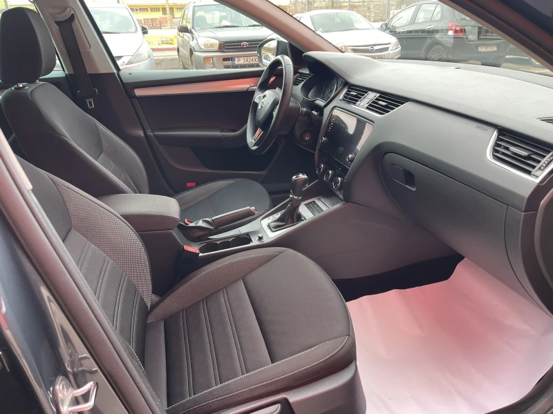 Skoda Octavia 2.0 TDI 150 к.с. НАВИГАЦИЯ АВТОМАТК, снимка 14 - Автомобили и джипове - 48536740