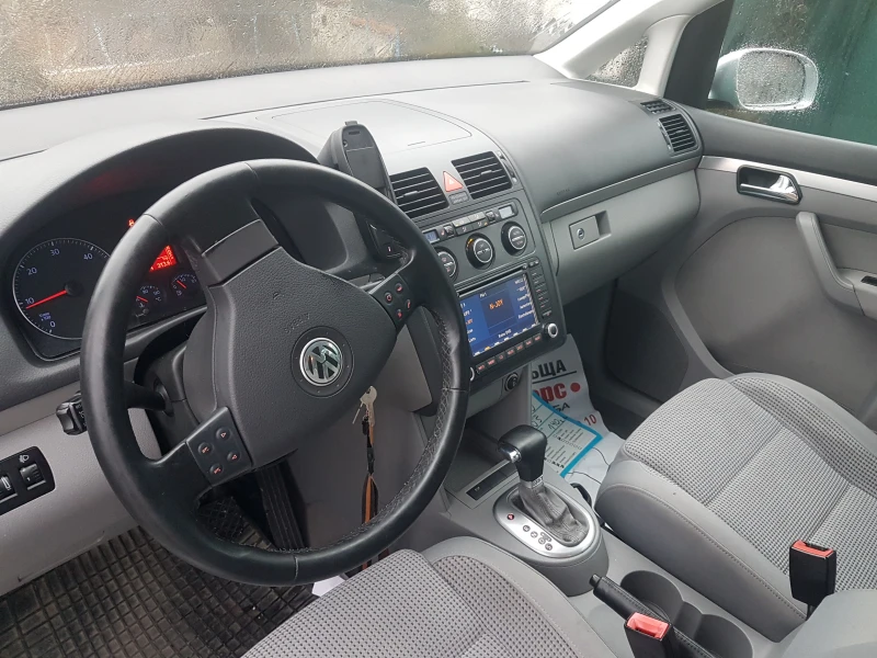 VW Touran, снимка 5 - Автомобили и джипове - 49022375