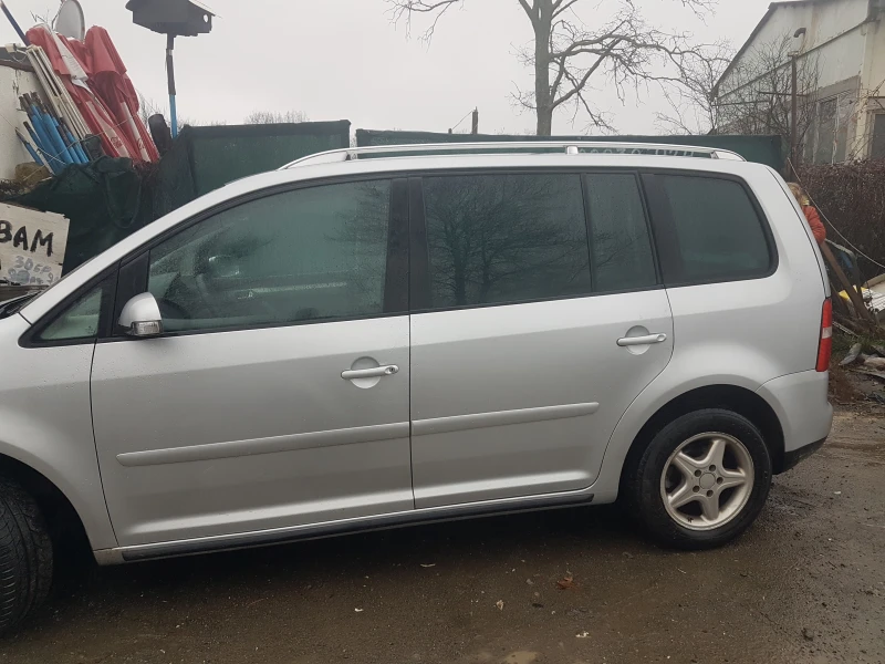 VW Touran, снимка 2 - Автомобили и джипове - 49022375